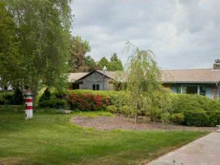 528 Nanaquaket Rd, Tiverton, RI 02878 exterior