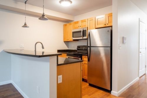 37 Chelsea St, Roxbury-Xing, MA 02128 exterior