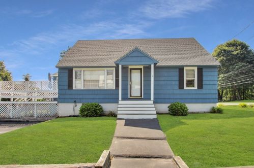 1 Lexington Ave, Methuen, MA 01844 exterior