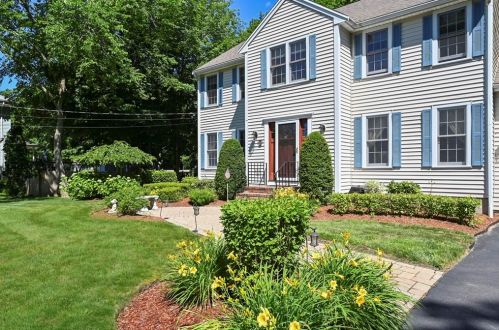 4 Hill St, Easton, MA 02375 exterior