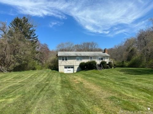 235 Shore Rd, Waterford, CT 06385 exterior