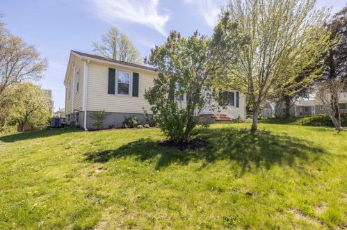 26 Upton St, New Bedford, MA 02746 exterior
