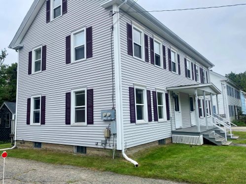 621 Main St, Rollinsford, NH 03869 exterior