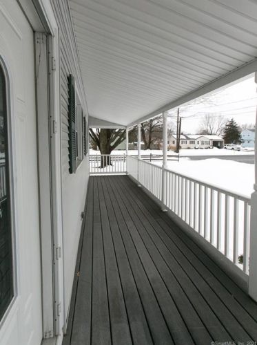 4 Highland Rd, Windsor-Locks, CT 06096 exterior