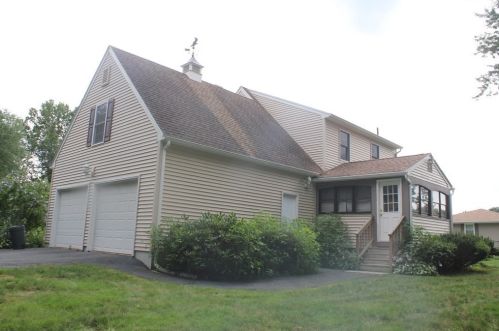 38 Green Meadow Ln, West Springfield, MA 01089 exterior