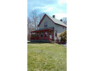 128 Niles Hill Rd, Waterford, CT 06385 exterior