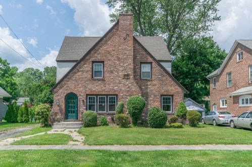 38 Beauview Ter, West Springfield, MA 01089 exterior