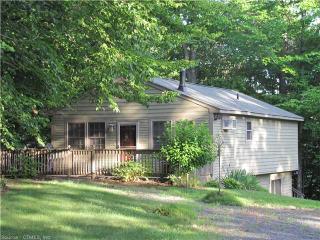 195 Riverside Dr, Meriden, CT 06451 exterior