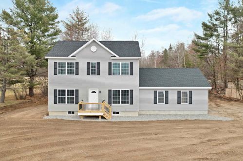 330 Pleasant St, Tilton, NH 03276 exterior