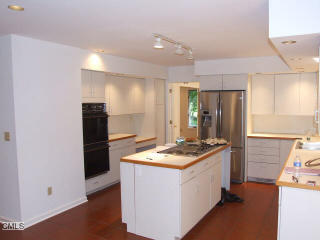 906 Burr St, Fairfield, CT 06824 exterior