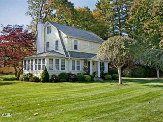 449 Round Hill Rd, Fairfield, CT 06824 exterior