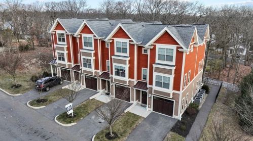 2002 Symmes Cir, Arlington, MA 02474 exterior