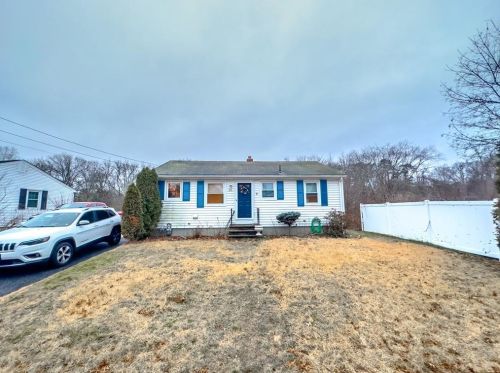 86 Hancock Dr, North Kingstown, RI 02852 exterior