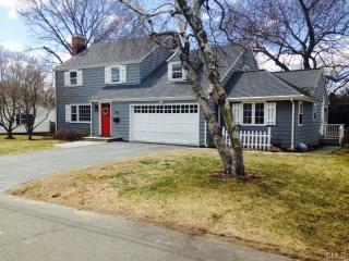 775 Chickadee Ln, Stratford, CT 06614 exterior