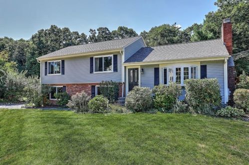 40 Bishop Dr, Valley Falls, RI 02864 exterior