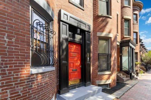 223 Newton St, Roxbury-Xing, MA 02116 exterior