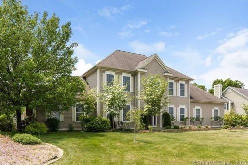 27 Sable Dr, Gales-Ferry, CT 06339 exterior