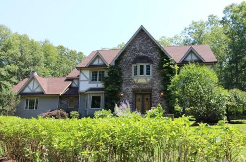 50 April Dr, Bridgeport, CT 06612 exterior