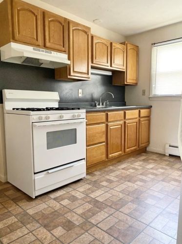 146 Gresham St, Springfield, MA 01119 exterior