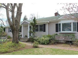 51 Overlook Rd, Narragansett, RI 02882 exterior