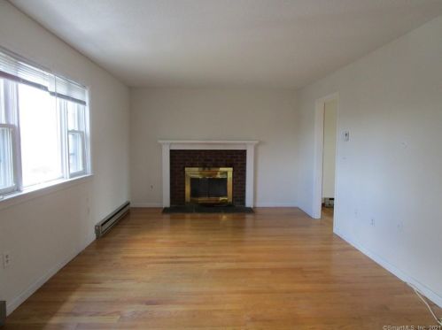 96 Heritage Dr, Waterbury, CT 06712 exterior