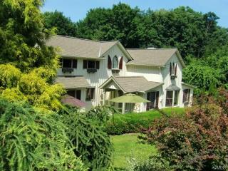 100 Hoyts Hl, Bethel, CT 06801 exterior