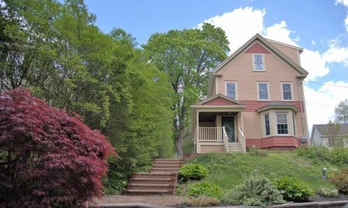 7 Wingate St, Amesbury, MA 01913 exterior