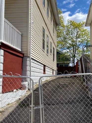 22 Seabury St, Providence, RI 02907 exterior