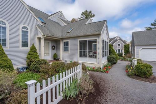 6 Red Cedar Rd, Mashpee, MA 02649 exterior