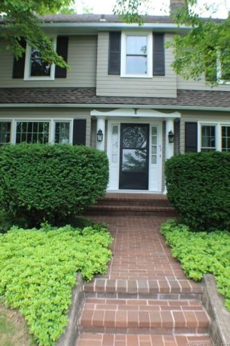 43 Maple Ave, North-Haven, CT 06473 exterior