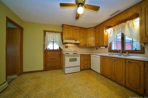 6 Spier Ave, Enfield, CT 06082 exterior