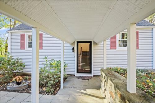 129 Rocks Rd, Norwalk, CT 06851 exterior