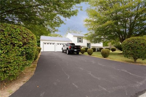 3 Sundown Ln, Middletown, RI 02842 exterior