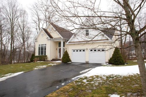 10 Deerfield Rd, Bloomfield, CT 06002 exterior