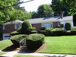 32 Cynthia Rd, Newton, MA 02459 exterior