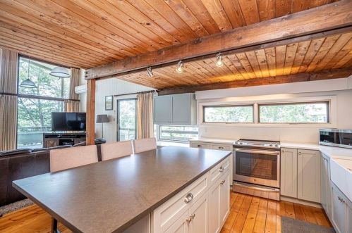 17 Shorewood Dr, Mashpee, MA 02649 exterior