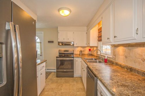 34 Rabideau Dr, Easthampton, MA 01027 exterior