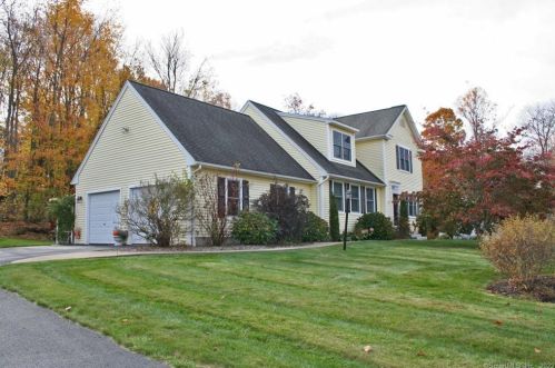 9 Viola Dr, East-Hampton, CT 06424 exterior