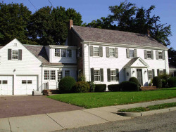 25 Lockwood Rd, Newton, MA 02465 exterior