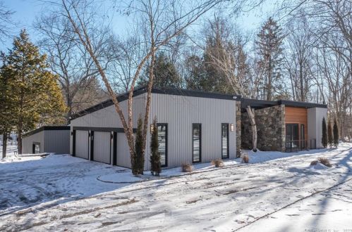 22 Ballwall Rd, Bridgeport, CT 06612 exterior