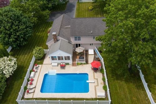 53 Blueberry Hl, Webster, MA 01570 exterior