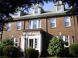 727 Centre St, Newton, MA 02458 exterior