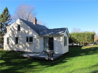 28 Roosevelt Ave, Litchfield, CT 06750 exterior