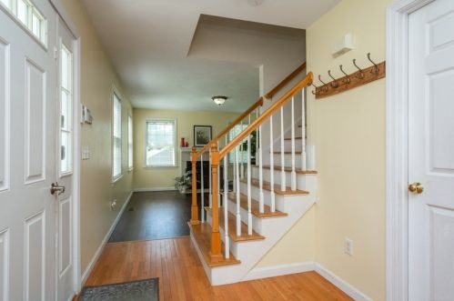 6 Howe Ave, Worcester, MA 01602 exterior