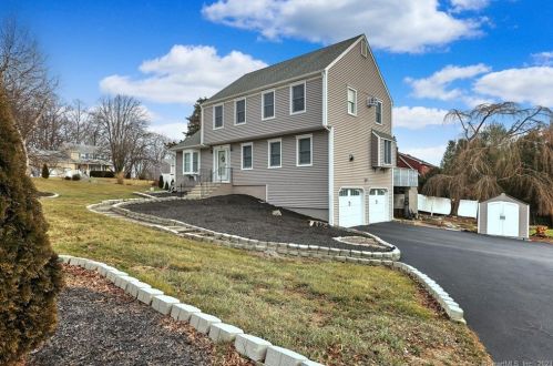 3 Spinning Wheel Rd, Upper Stepney, CT 06468 exterior