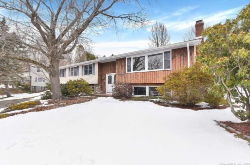 50 Horizon Cir, Wapping, CT 06074 exterior