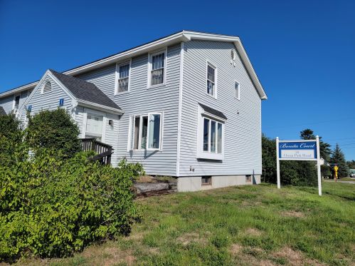 10 Ocean Park Rd, Old-Orchard-Beach, ME 04064 exterior