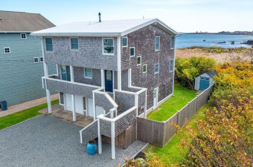 15 Rosewood Ave, Narragansett, RI 02882 exterior