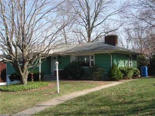 295 Mapleridge Dr, Waterbury, CT 06705 exterior