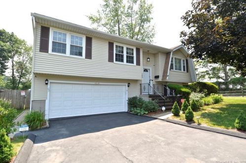 165 Carriage Dr, Waterbury, CT 06708 exterior